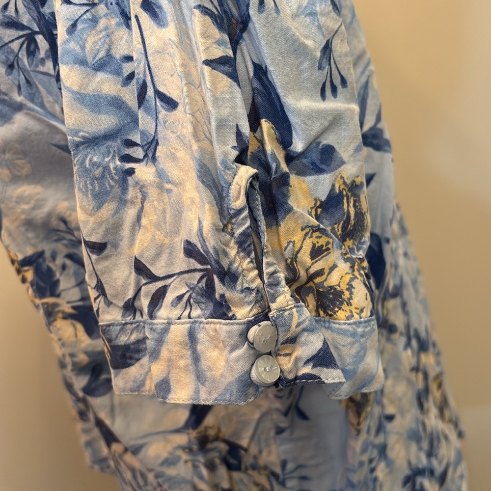 Erika Women’s Short Sleeve Button Down Flowered Shirt Size L with Sleeve Detail - Picture 7 of 11